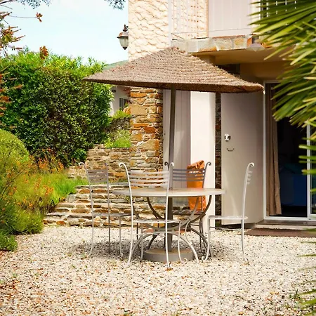 La Villa Nais PADEL&PISCINE -Suites&Appartements-2